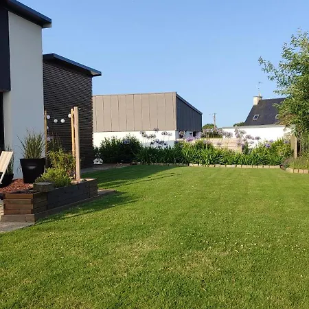 Maison Recente Avec Jardin. 펜션 *