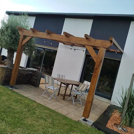 Maison Recente Avec Jardin. Plourhan